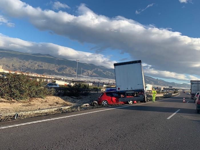 Un camión y dos vehículos colisionan en la A-7, a su paso por El Ejido