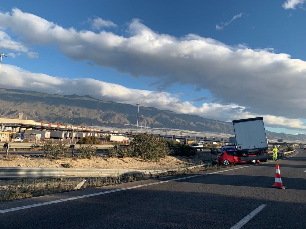 Dos hombres heridos tras una colisión de tres vehículos en la A-7