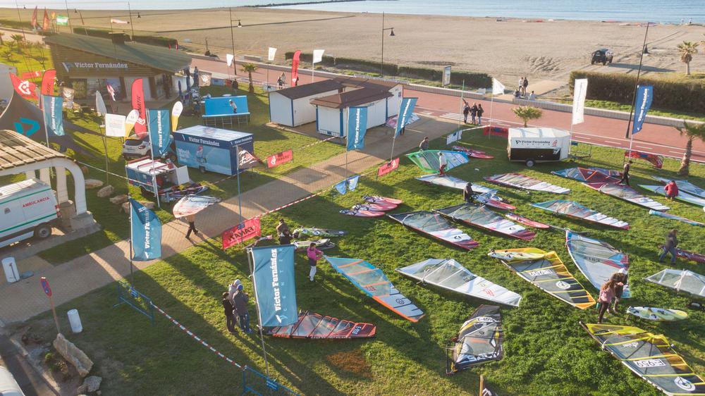 Almerimar se convierte en el epicentro del mejor Windsurf mundial durante la Navidad
