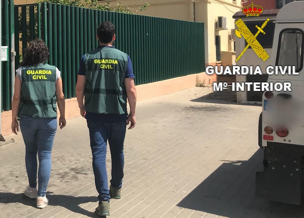La Guardia Civil detiene a una persona en Roquetas y esclarece cuatro delitos de robo con fuerza y daños en vehículos estacionados en la vía pública