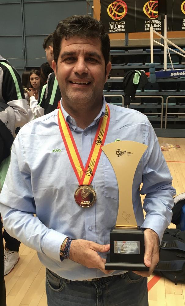 El entrenador del CB La Mojonera, Raúl Fernández campeón de España con la selección de Andalucía infantil masculina de baloncesto