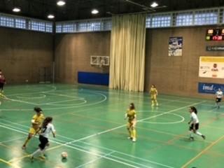 Las celestes de fútbol sala le ponen difícil la victoria a las líderes que finalmente logran imponerse por 1-3