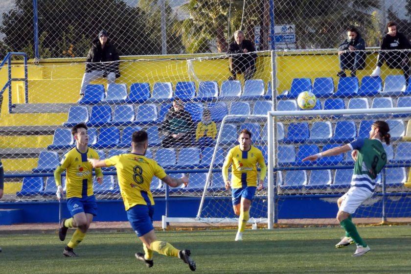 El equipo de David Cabello gana con autoridad al Huétor Tájar con un fútbol ganador y ambicioso