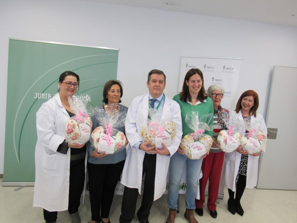 El Hospital de Poniente se suma a la iniciativa ‘Almohada del Corazón’ de la Asociación Española Contra el Cáncer
