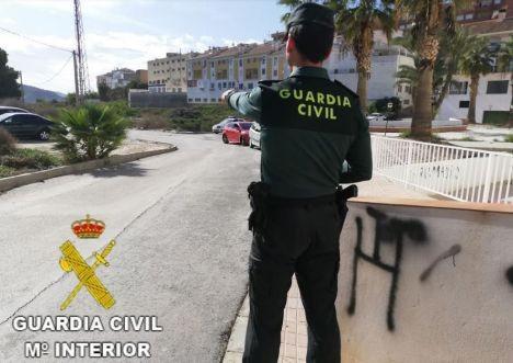 La Guardia Civil recupera los efectos sustraídos de una vivienda de Almerimar y detiene al autor