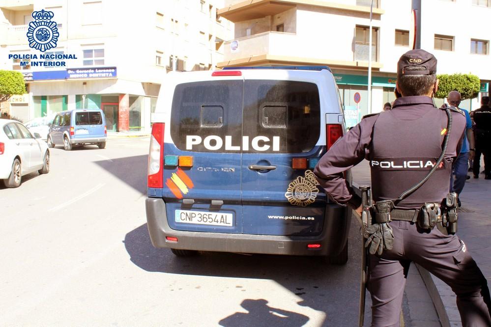 La Policía Nacional detiene en El Ejido a cuatro jóvenes relacionados con un robo a una peluquería