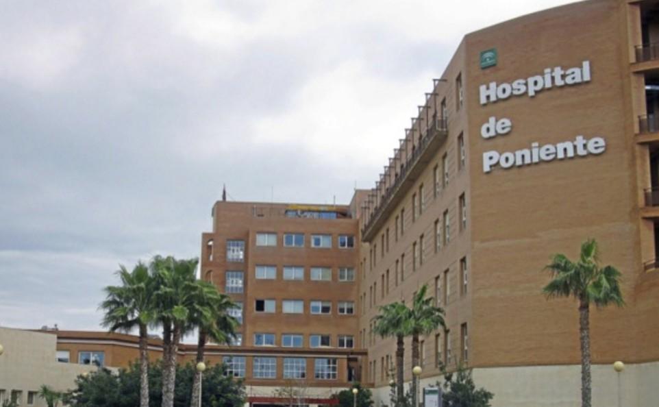 24 sanitarios de la 5ª Planta del Hospital de Poniente niegan la supuesta mala gestión de su supervisor