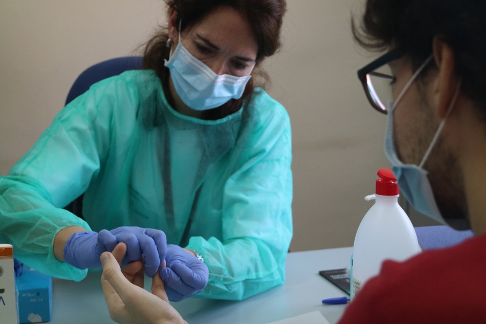 La Junta comienza a realizar test rápidos a profesionales sanitarios en Almería