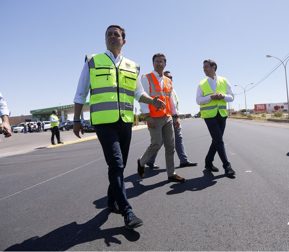 Diputación invertirá casi 1,2 millones de euros para renovar la carretera de Las Salinas a Berja en El Ejido