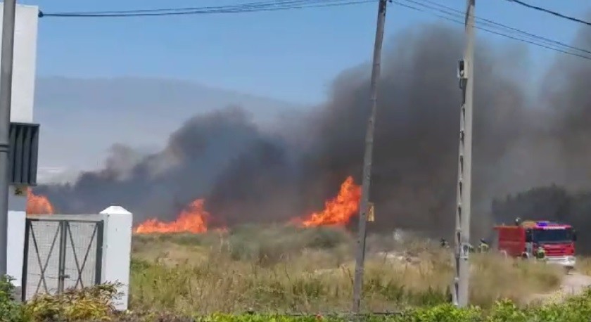 Hallan el cuerpo de una persona en una chabola tras un incendio en Roquetas de Mar