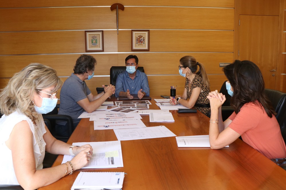 Estudian las propuestas para la rehabilitación del antiguo Teatro Municipal y su conversión en un centro cultural, juvenil y social