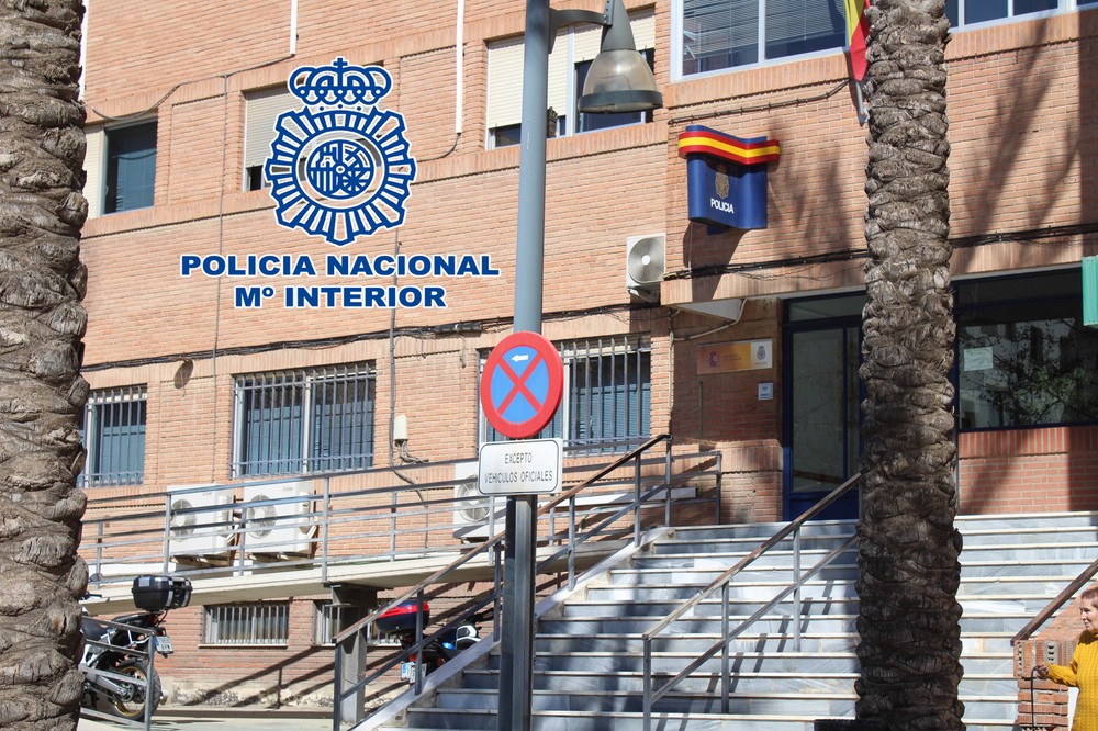 Detenidas dos mujeres en El Ejido que destrozaron el coche del ex jefe de una de ellas