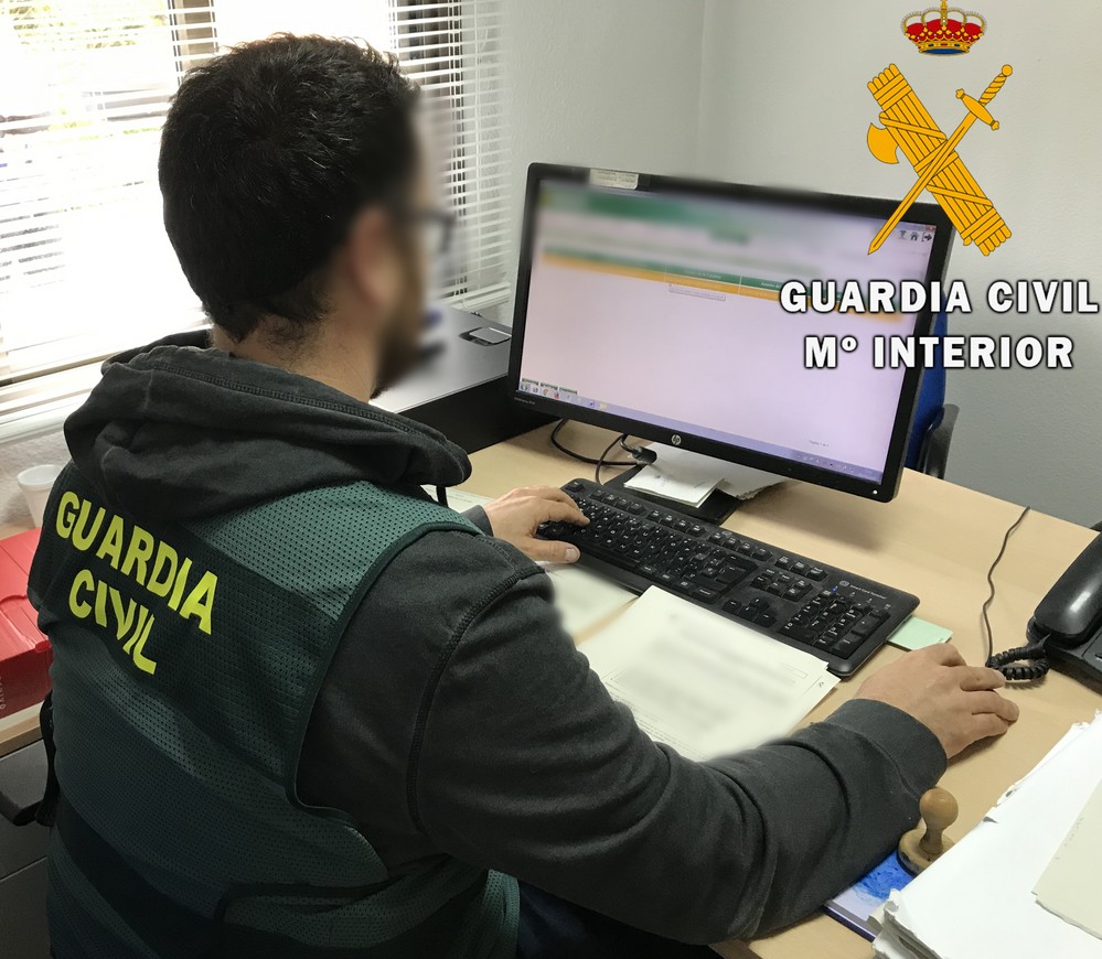 Detenido un hombre de 35 años que agredió de gravedad y robó a dos personas en el interior de una vivienda