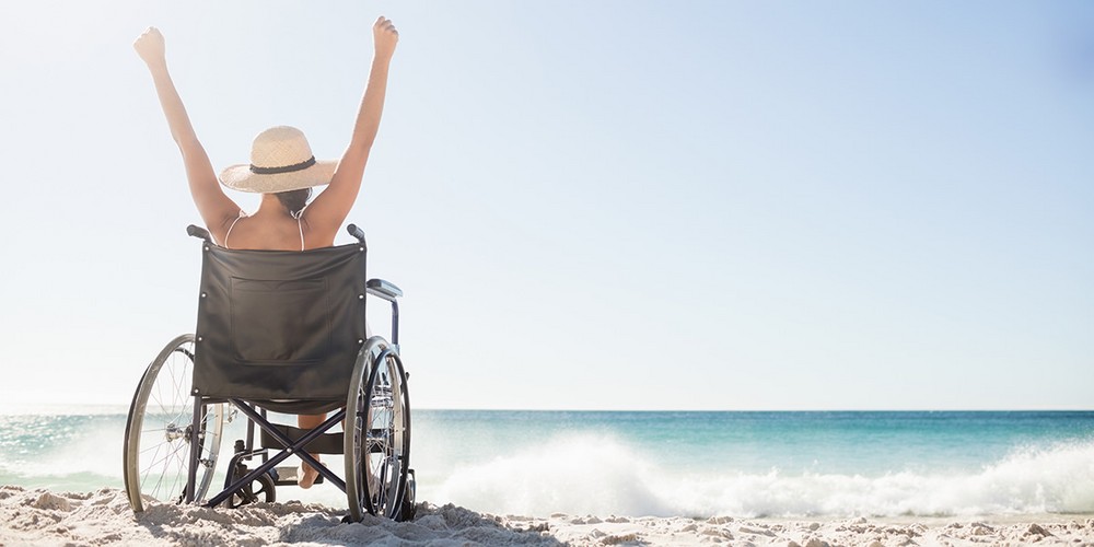  La Asociación VIVIR inicia una recogida de firmas para recuperar la accesibilidad en una playa de Adra
