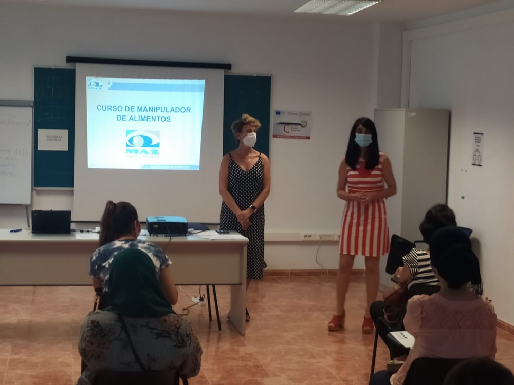 La concejalía de Servicios Sociales organiza este verano varios cursos de ‘Manipulador de Alimentos’ para mejorar la empleabilidad de las mujeres del municipio