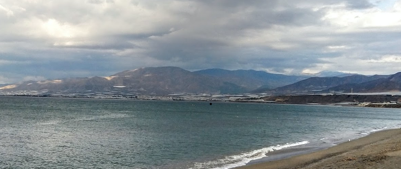 Salvamento Marítimo de Almería busca una piragua en la playa conocida como la Recta de Balerma