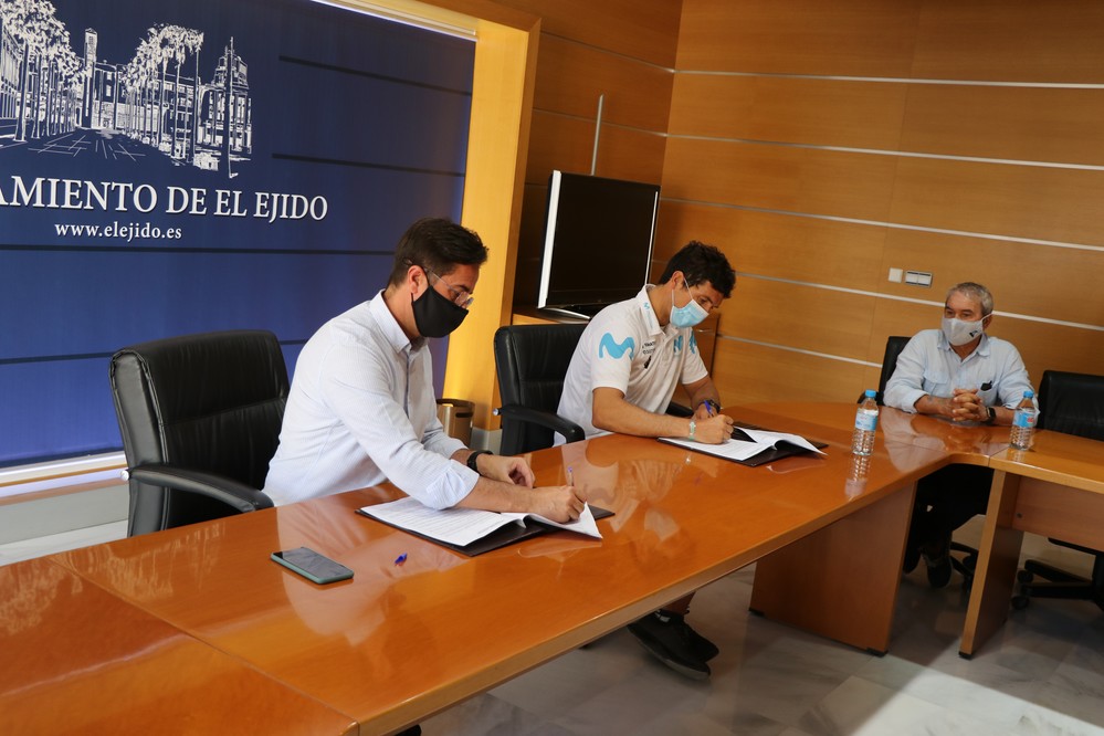 El Ayuntamiento renueva el convenio de patrocinio con Víctor Fernández a través de la marca ‘El Ejido Gourmet Quality’ ligando la imagen del municipio a la del tricampeón