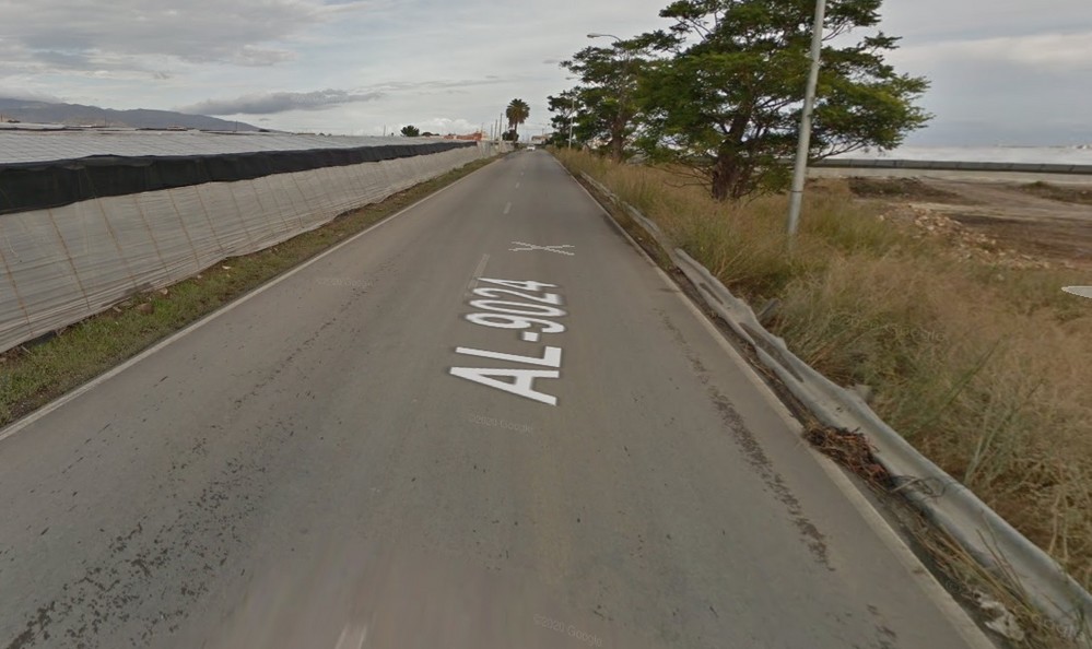 Un fallecido y cuatro heridos tras salir de la vía su vehículo y colisionar contra un muro en El Ejido