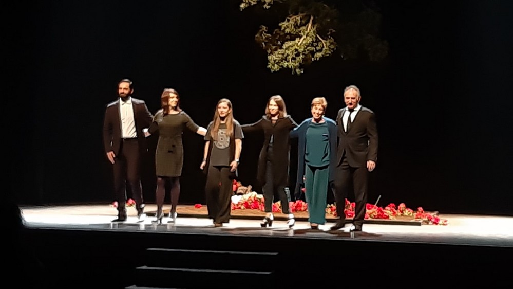 Verónica Forqué brilla en Adra con la obra de teatro ‘Las cosas que sé que son verdad’