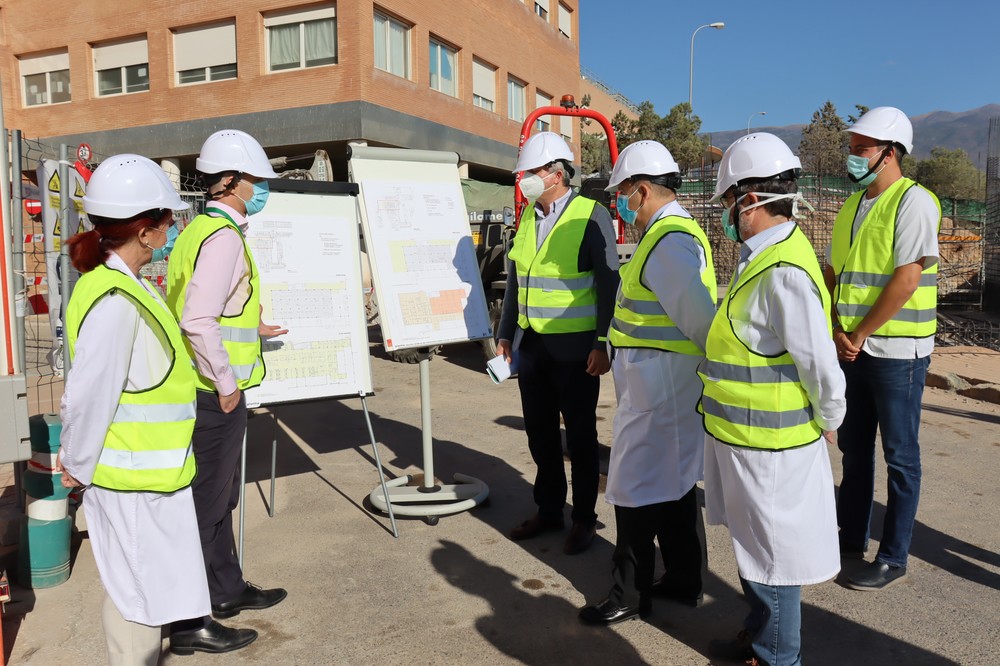 Las obras de ampliación del Hospital de Poniente permitirán renovar las áreas de UCI y Urgencias