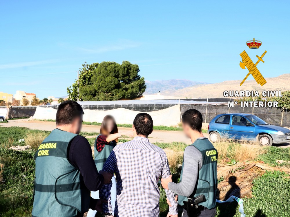 La Guardia Civil detiene al autor de 26 delitos de robo en interior de vehículo en Vícar