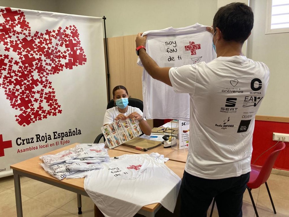 Cruz Roja en El Ejido lanza la Camiseta Solidaria para promocionar el Sorteo de Oro