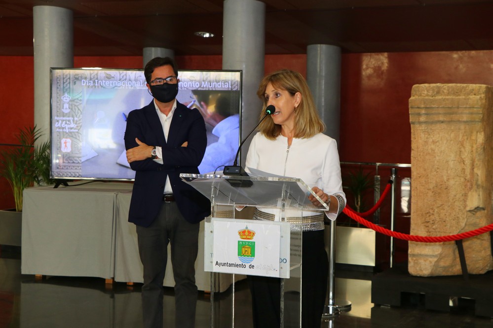El Ayuntamiento presenta a la sociedad ejidense el pedestal dedicado a Porcia Maura del siglo II d.C. con motivo del Día del Internacional del Patrimonio