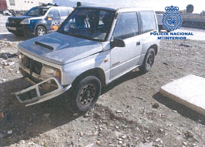 Roba un vehículo en El Ejido que luego utiliza para hacer un alunizaje en Almería