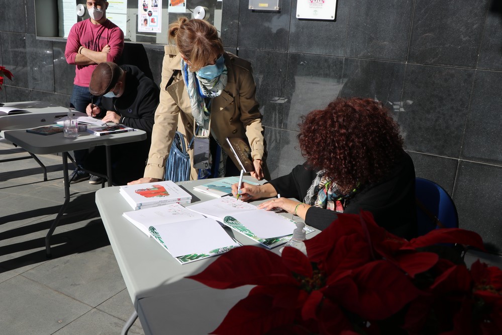 Los ilustradores Santiago Girón y Carmen F.Agudo protagonizan una firma de libros