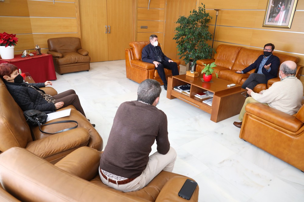 Francisco Góngora, ha recibido al presidente de Cáritas Diocesana de Almería, Luis María Flores