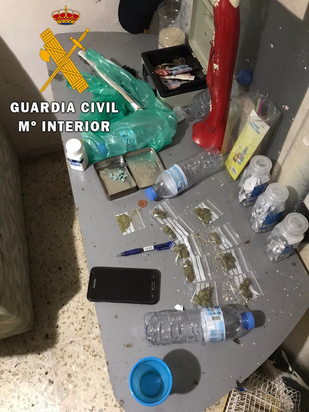 La Guardia Civil desmantela un activo punto de venta de drogas en Roquetas de Mar