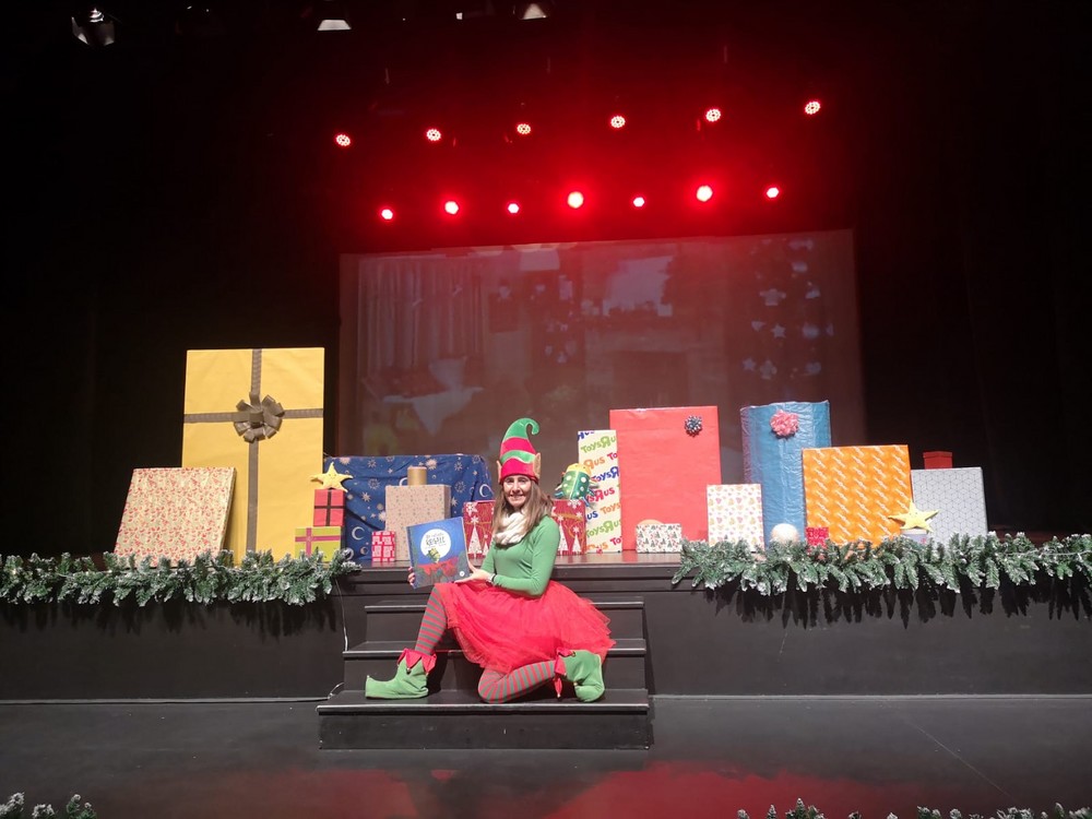 La magia de Álex Navarro y un espectáculo infantil centran el último fin de semana navideño en Adra