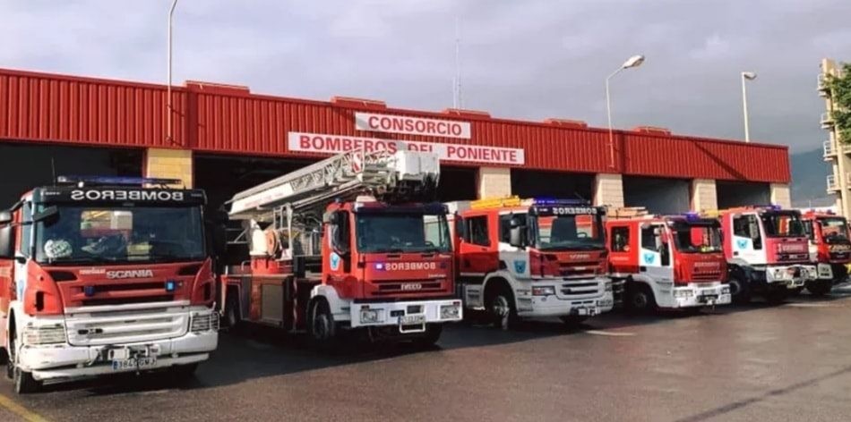 Desalojados 50 vecinos por un incendio en el garaje de un bloque en El Parador de las Hortichuelas
