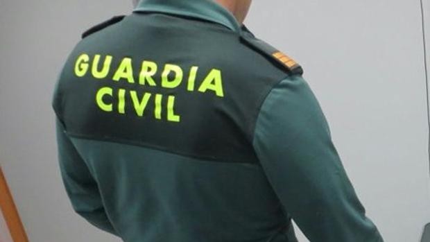 La Guardia Civil detiene a un hombre por amenazar con un hacha a viadantes en Vícar