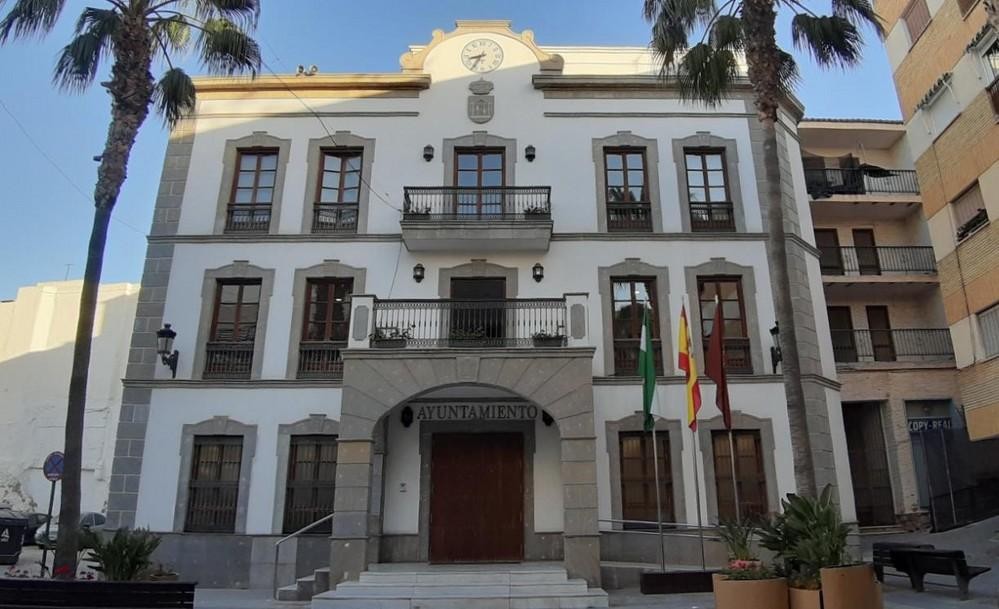 Empleo abona en 2020 más de 476.000 euros en 980 ayudas a autónomos de Adra