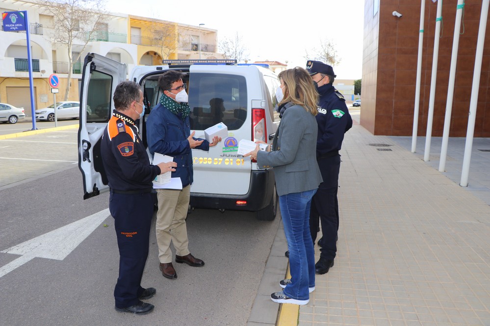 El Ejido hace un nuevo reparto de más de 9.000 mascarillas higiénicas entre los centros educativos