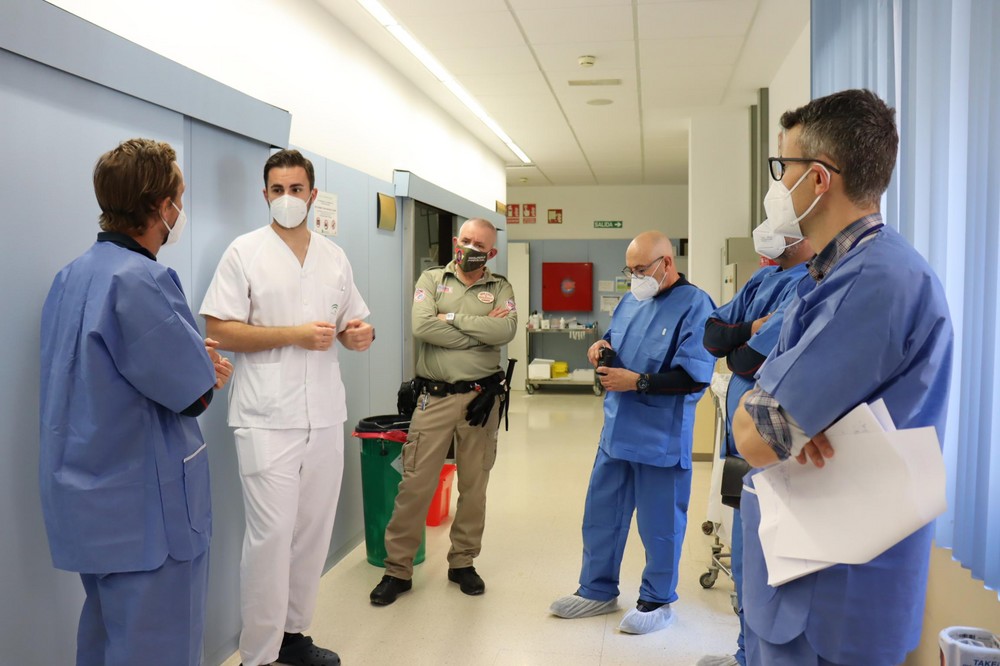 El Hospital de Poniente refuerza su colaboración con el Consorcio de Bomberos del Poniente
