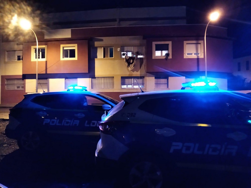 La Policía Local de El Ejido evita una ‘okupación’ ilegal en una vivienda de la calle Sextante