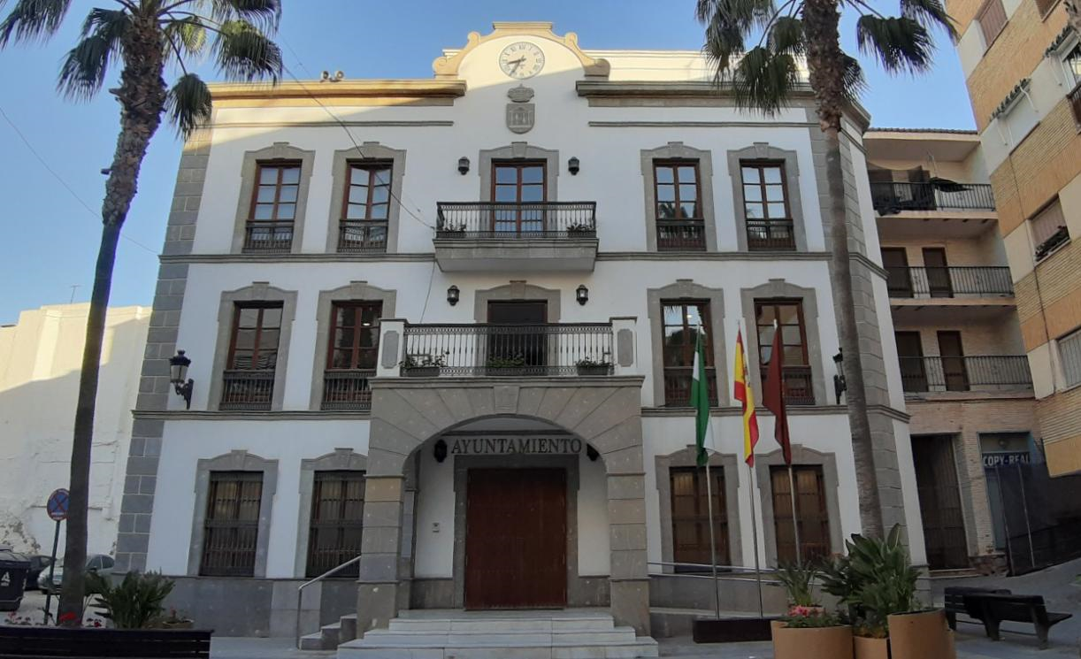 La Junta abre mañana Adra y Almería capital y cerrará perimetralmente el municipio de Felix