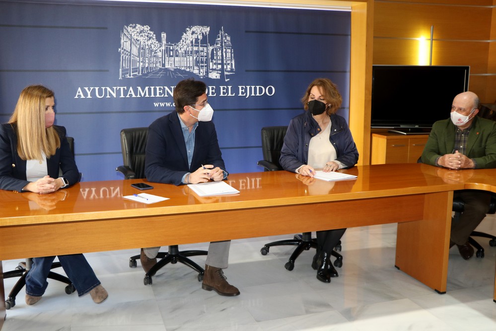 Ayuntamiento de El Ejido y Cáritas Koopera Almería renuevan su colaboración para la promoción del empleo social y la inclusión activa