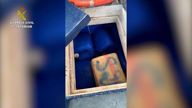 Detenidas ocho personas e incautadas casi 4 toneladas de hachís en dos operaciones en Almería