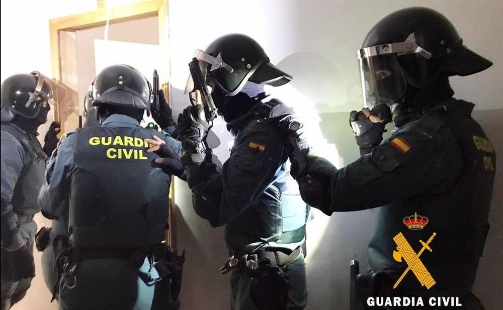 La Guardia Civil culmina dos investigaciones por robos con violencia en Roquetas de Mar con la rápida detención de los autores
