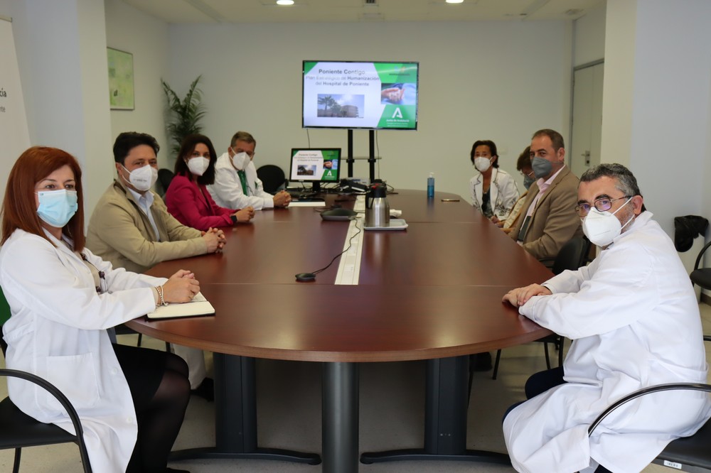 El Hospital de Poniente refuerza su colaboración con la AECC para mejorar la atención a las personas con cáncer