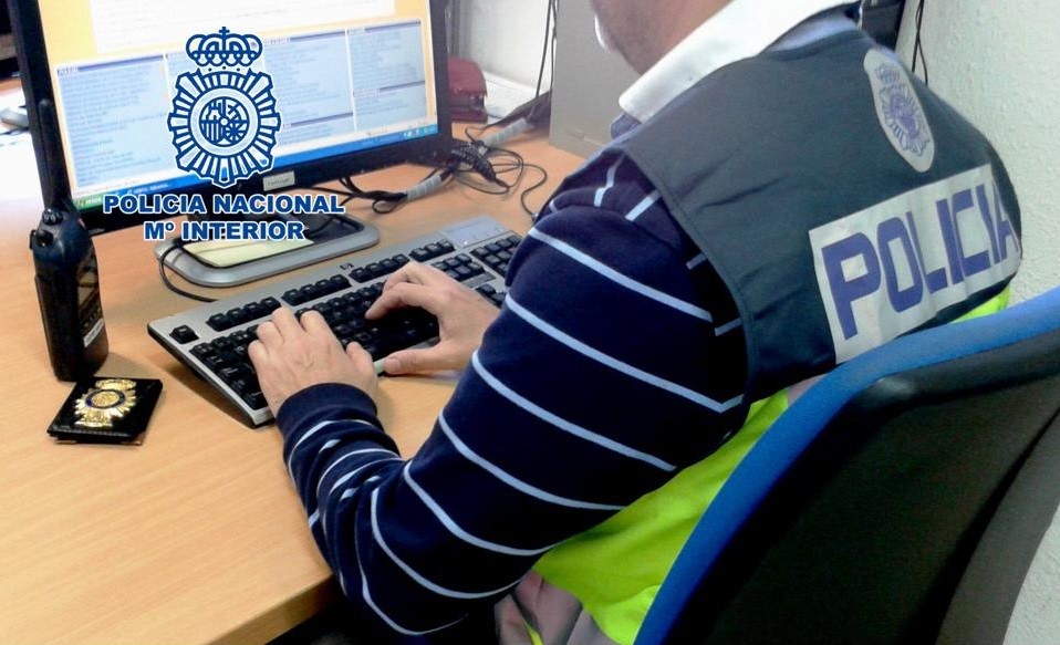 La Policía Nacional detiene en el Ejido a un hombre que simuló el robo 7.000 euros del interior de su mochila