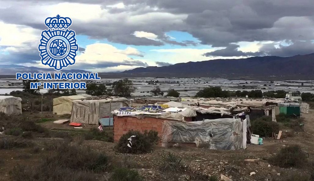 La Policía Nacional ha detenido en El Ejido a un hombre que explotaba y coaccionaba a ciudadanos extranjeros