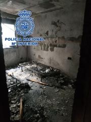 La Policía Nacional ha desalojado un edificio en llamas en El Ejido