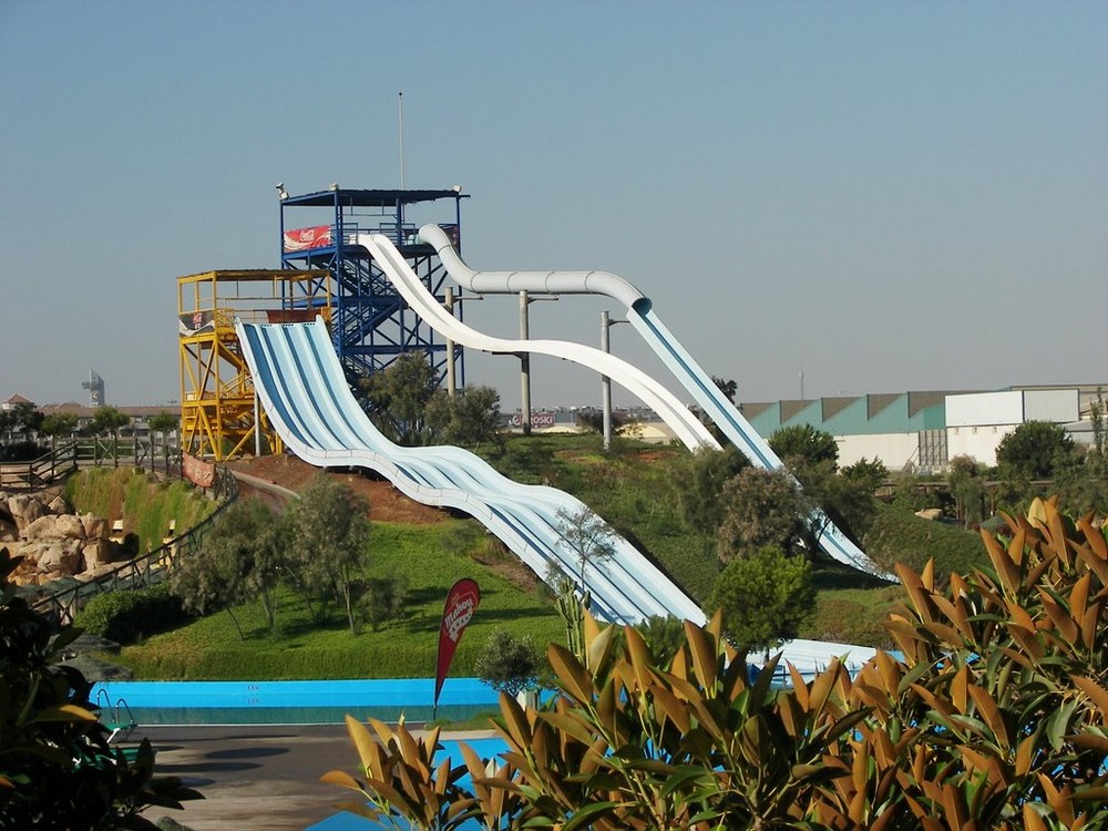 Intoxicados tres trabajadores mientras pintaban un depósito en un parque acuático de Roquetas de Mar