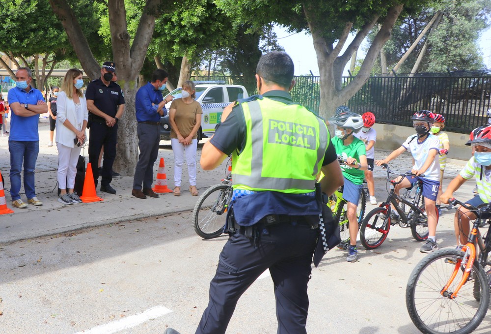 Ayuntamiento y Policía Local imparten una jornada de Educación Vial a los alumnos del CEIP Diego Velázquez