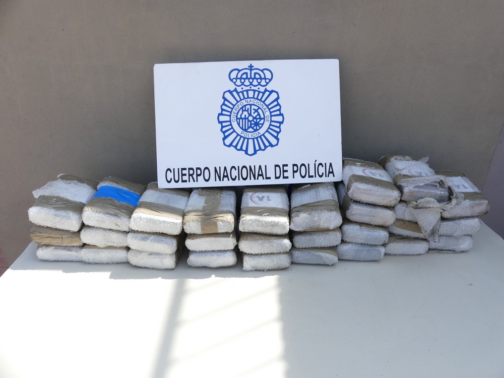 La Policía Nacional interviene en Almería 32 kilos de cocaína ocultos en las ruedas de repuesto de un camión