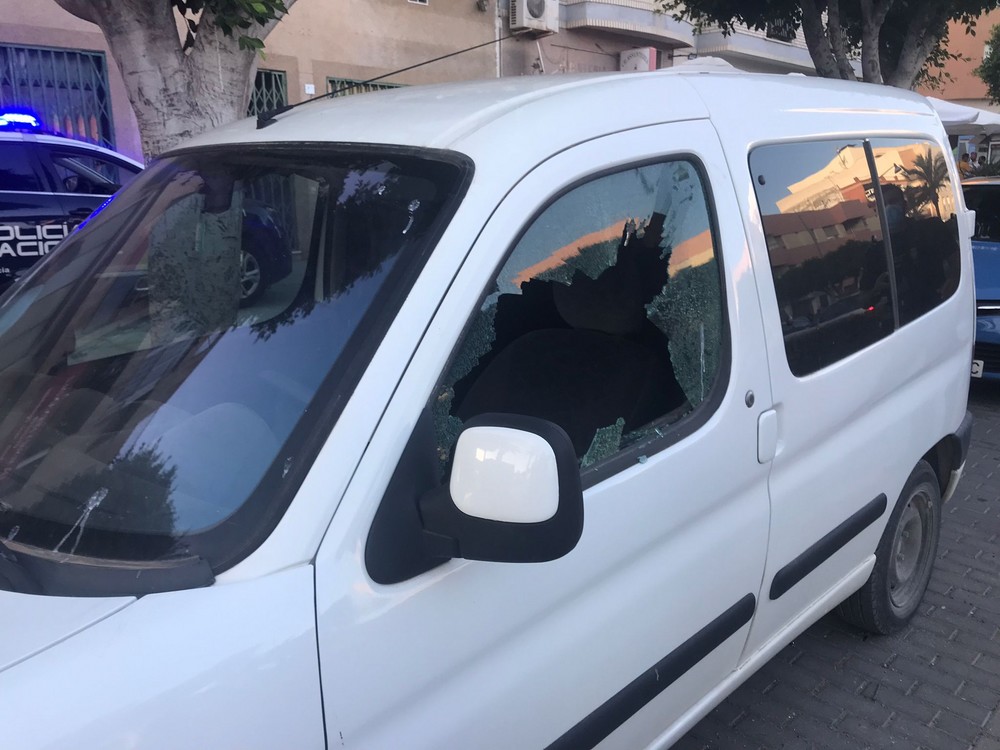Un hombre ha sido reducido por la Policía Nacional tras dañar varios coches en Santa María del Águila
